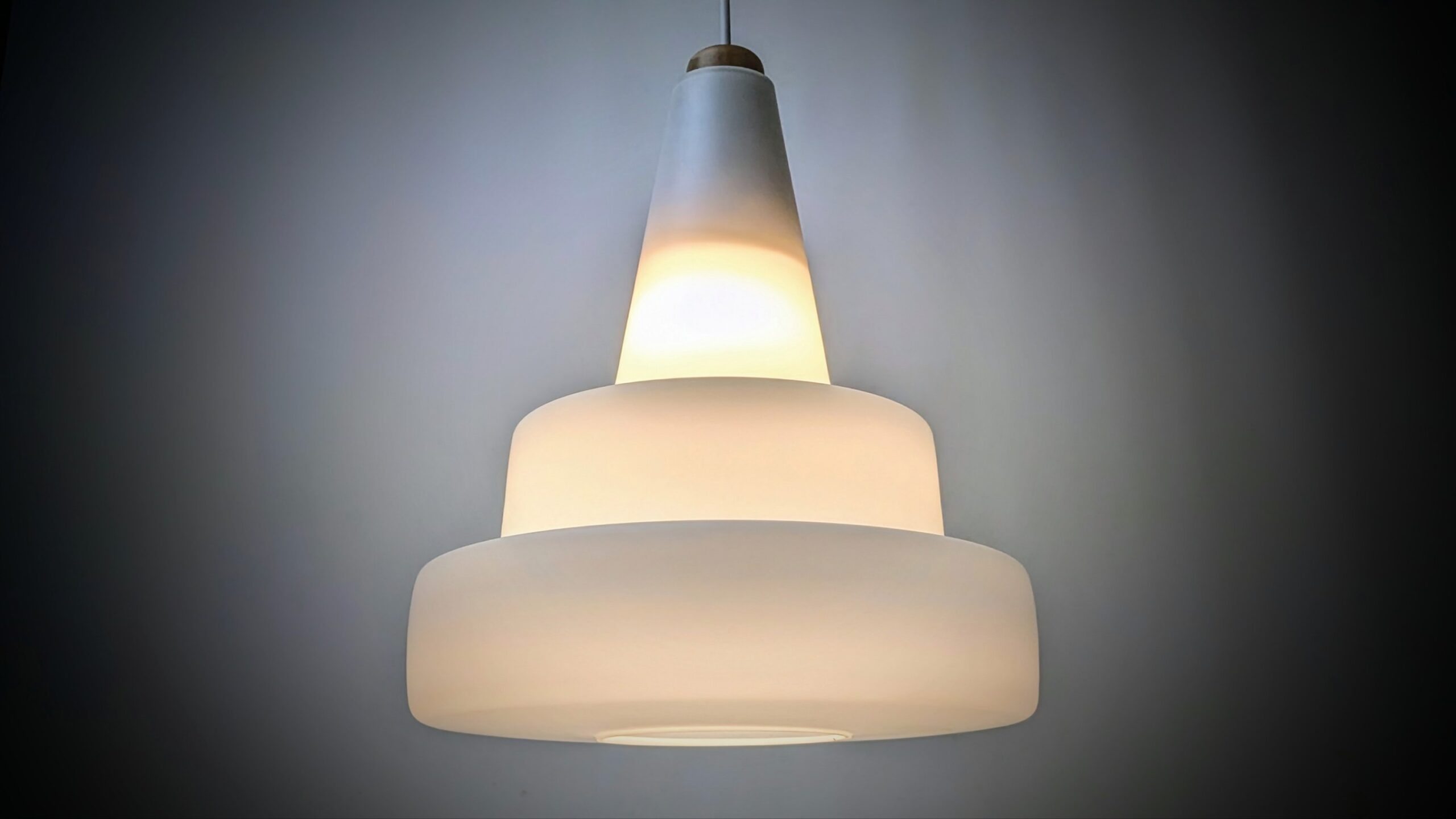 Peill & Putzler lampe fra 1960. Tysk design. Nyt ophæng og el. Ø29. Pickup only