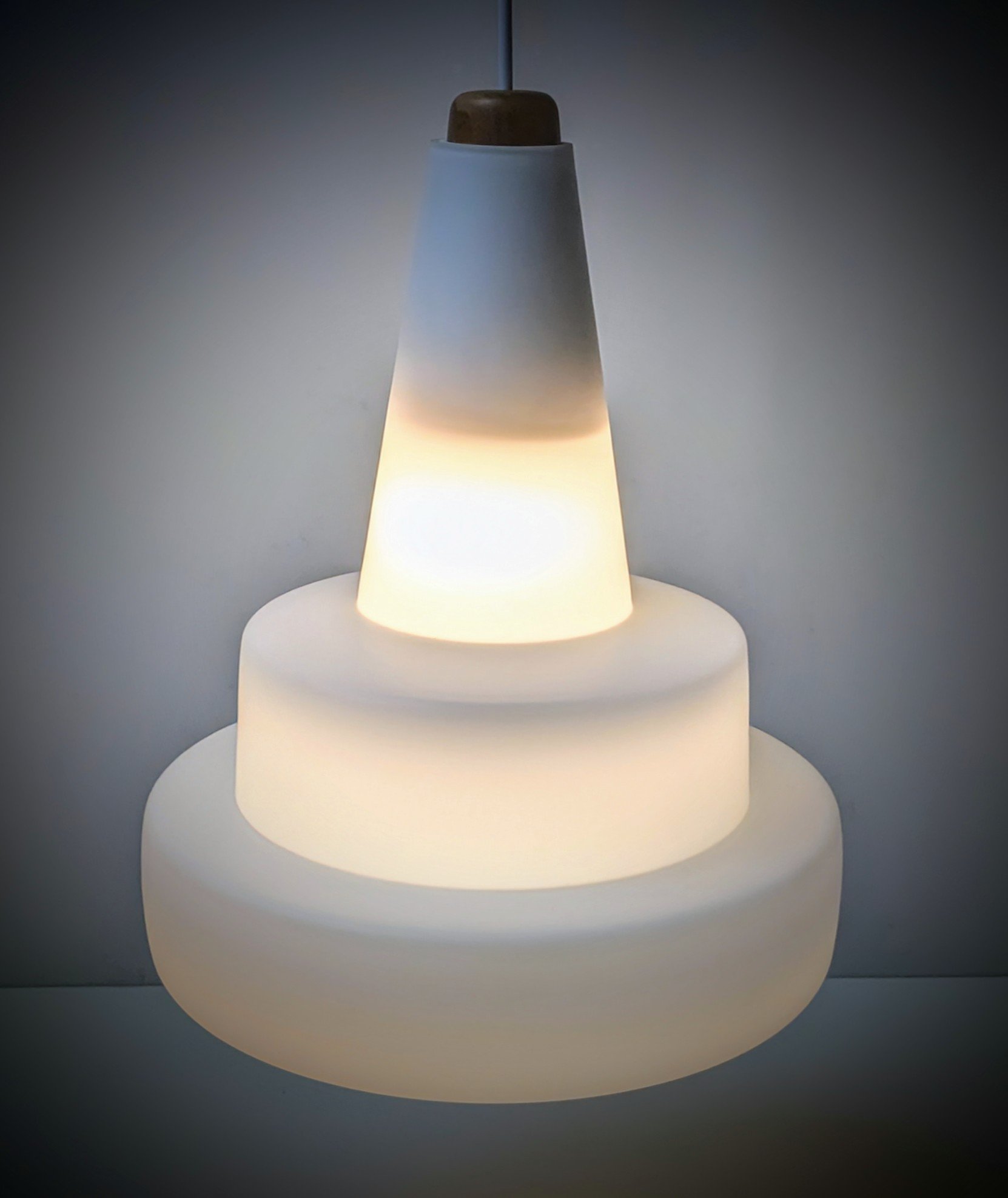 Peill & Putzler lampe fra 1960. Tysk design. Nyt ophæng og el. Ø29. Pickup only