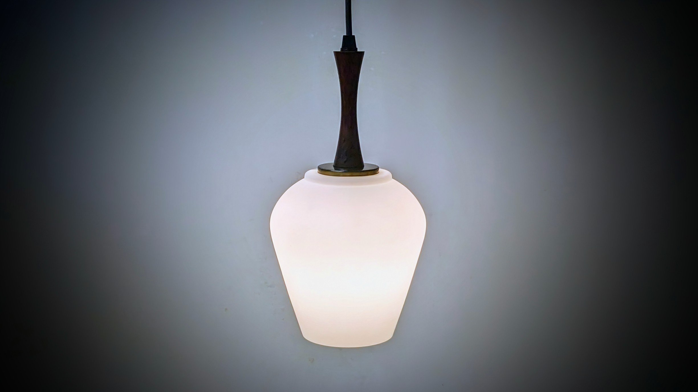 Møller redesign 1960 pendel. Opal - palisander og nyt el. Ø14