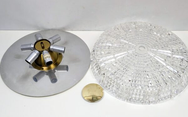 Elegant Carl Fagerlund Orrefors Glasbruk plafond. 6 kilo glas. Delvis restaureret. Ø48. Pickup only.