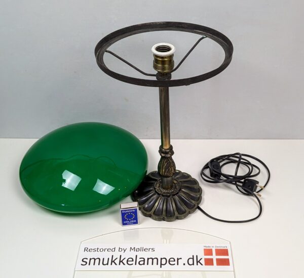 Advokat lampe. Fuld restaureret. Ø30. Højde 46 cm. Messing m.m. Pickup only.