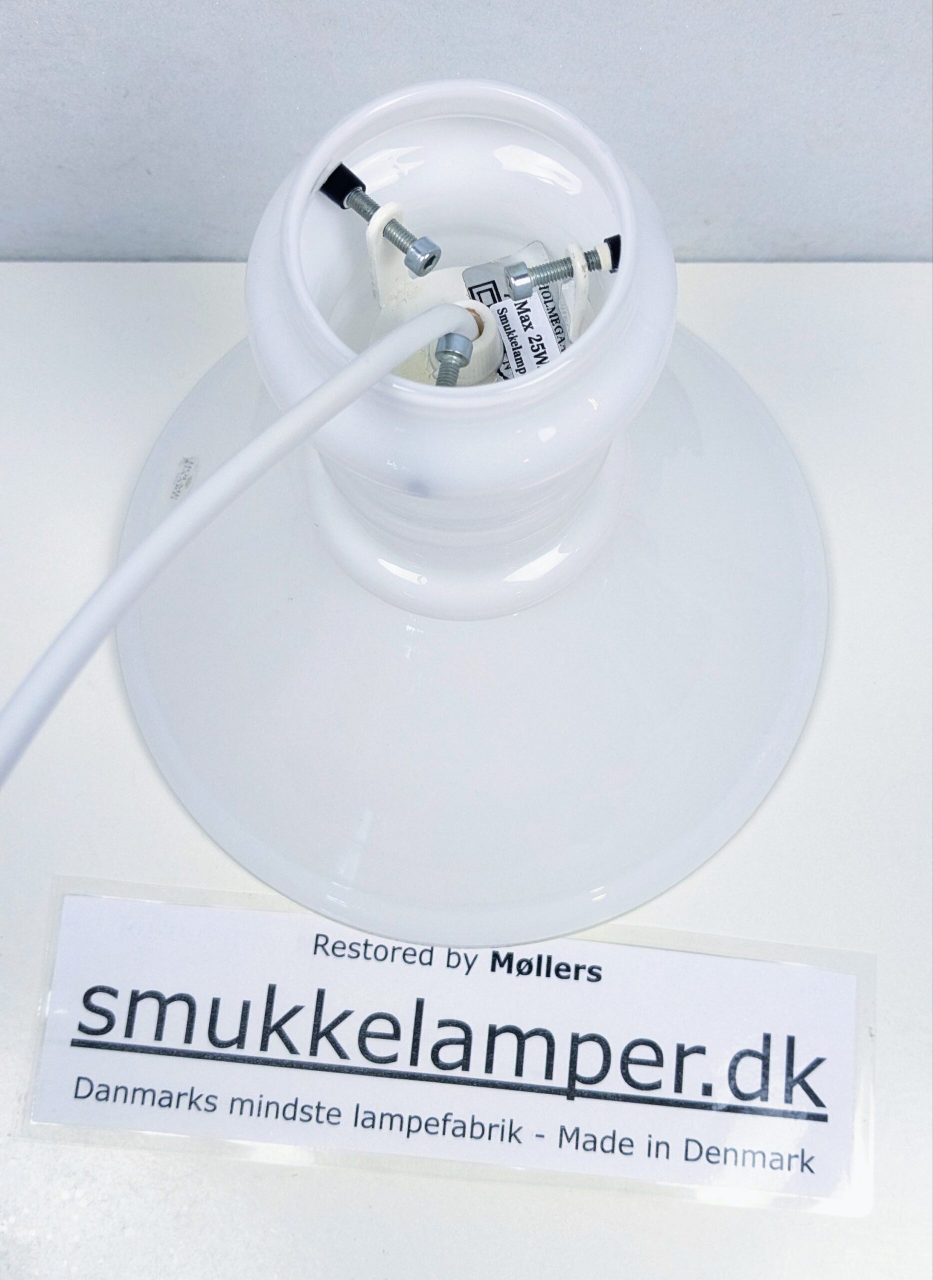 Holmegaard opalglas apoteker pendel fra 1984. Nyt el. Ø24. OBS! Ny model. 3 punkts ophæng. 20 cmH
