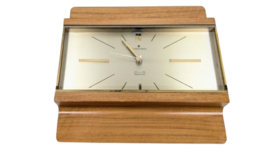 Junghans Electronic vægur 1960. 2 kilo. Stort. Se foto. Egetræ. 25,5x26 cm. Eksklusivt vintage ur.