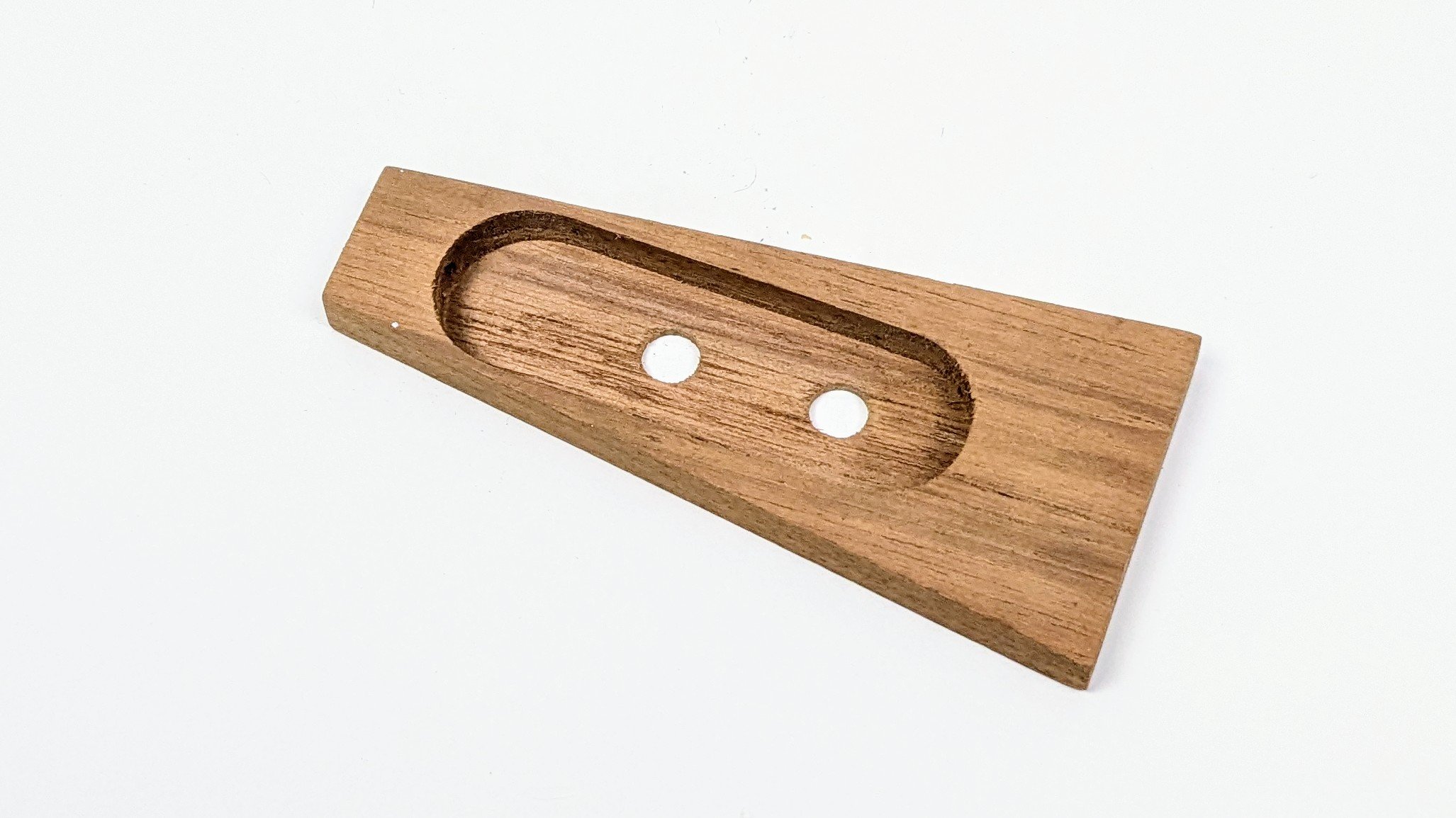 Væglampet bagplade væglampe. Teak. 138 mm. Konisk. Centrerede huller. Ny fra 1960.