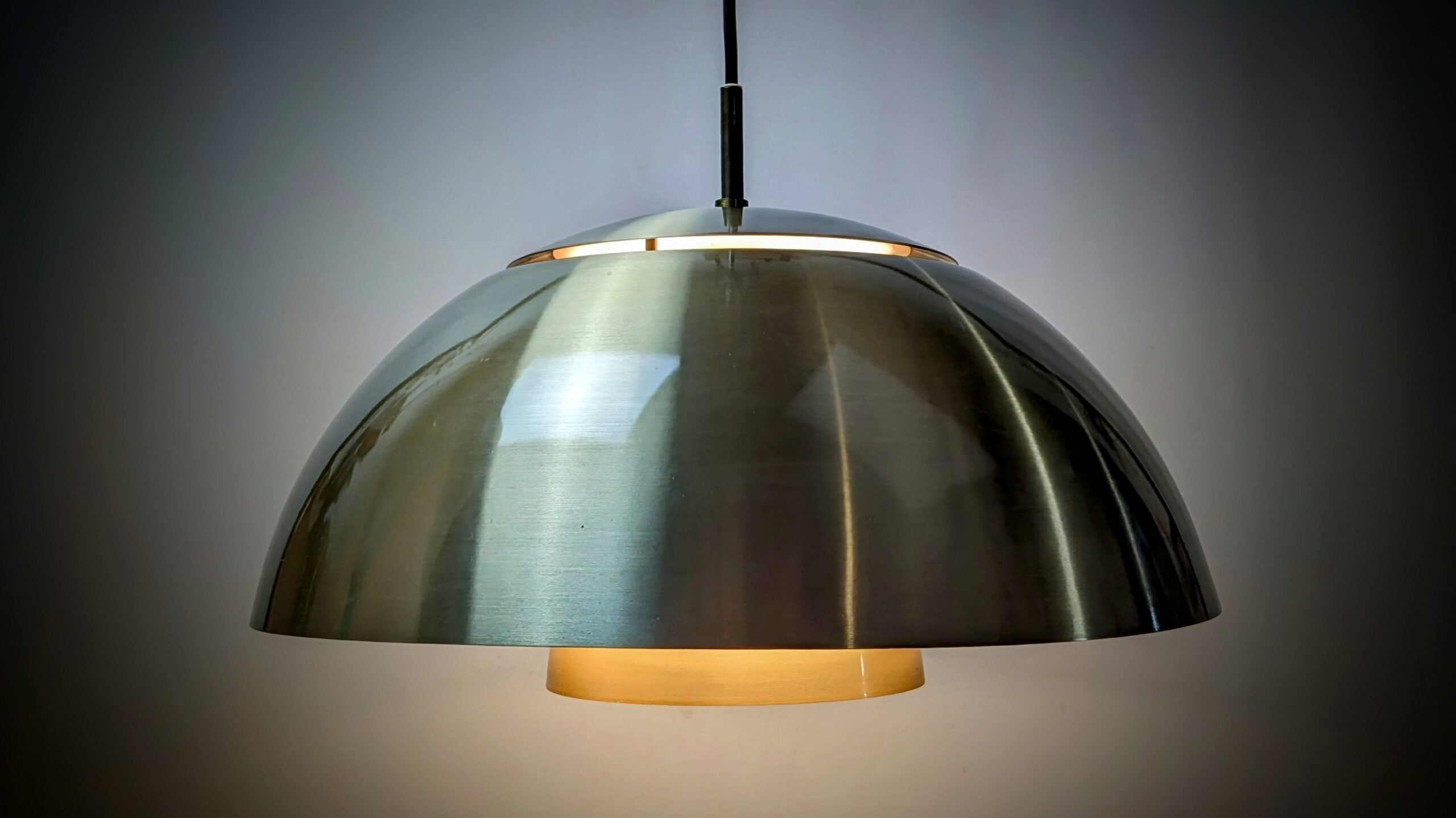 Lyfa Olymp loftlampe 1970. Alu tryk. Messing lakeret. Original. Ø40. Excellent condition. Nyt el.