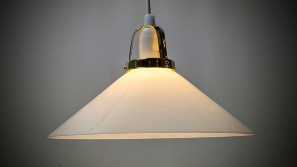 Klassisk dansk Skagen køkkenlampe fra 1980. Odreco glas. Ø24,5. Nyt el.