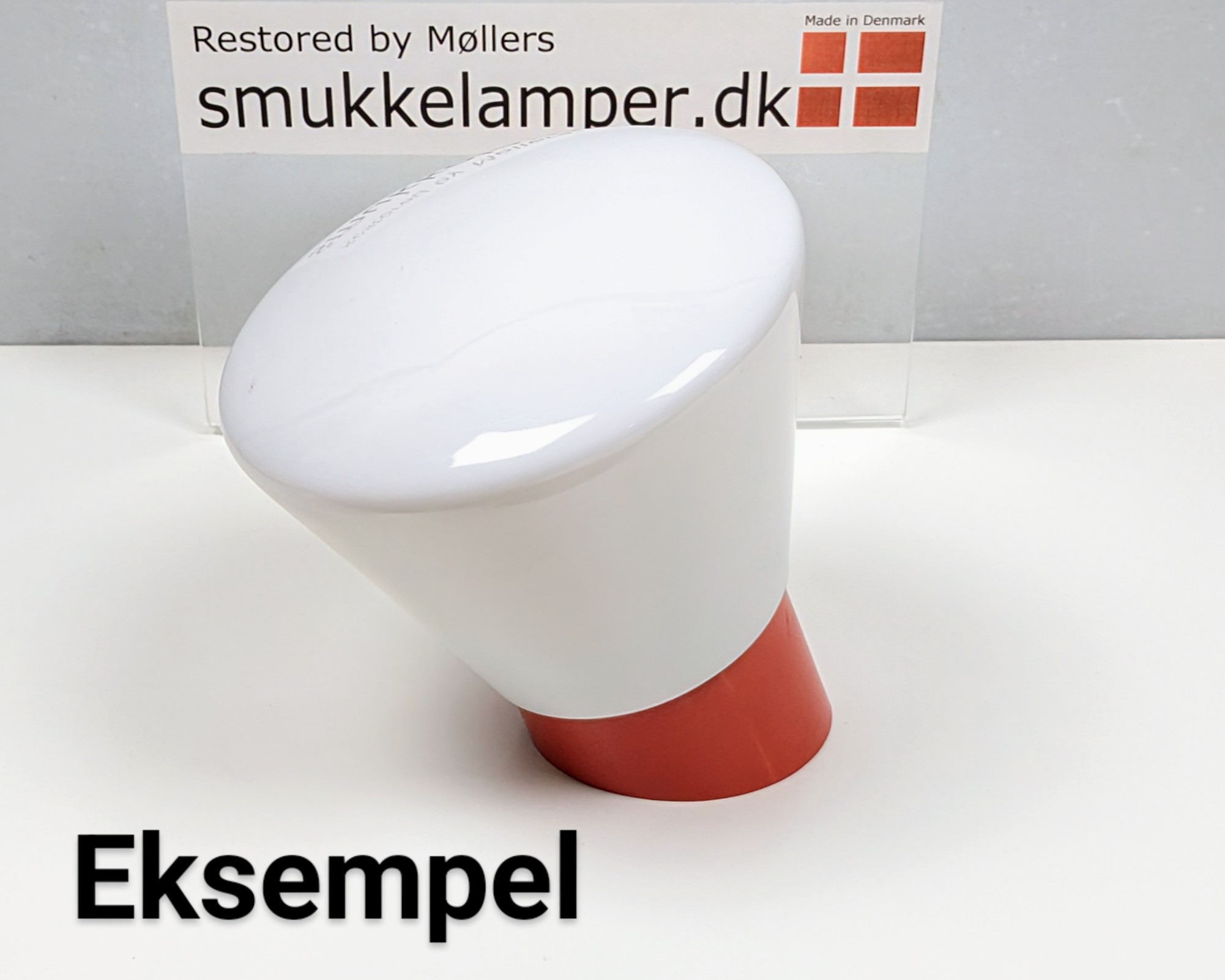 Sokkel M85 til lampeglas med 85 mm gevind. Plast. Orangerød. Med vinkel. Ubrugt.