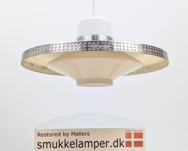 Elegant restaureret loftlampe fra 1960. Alu og opalglas. Ø37. Bla. nyt el.