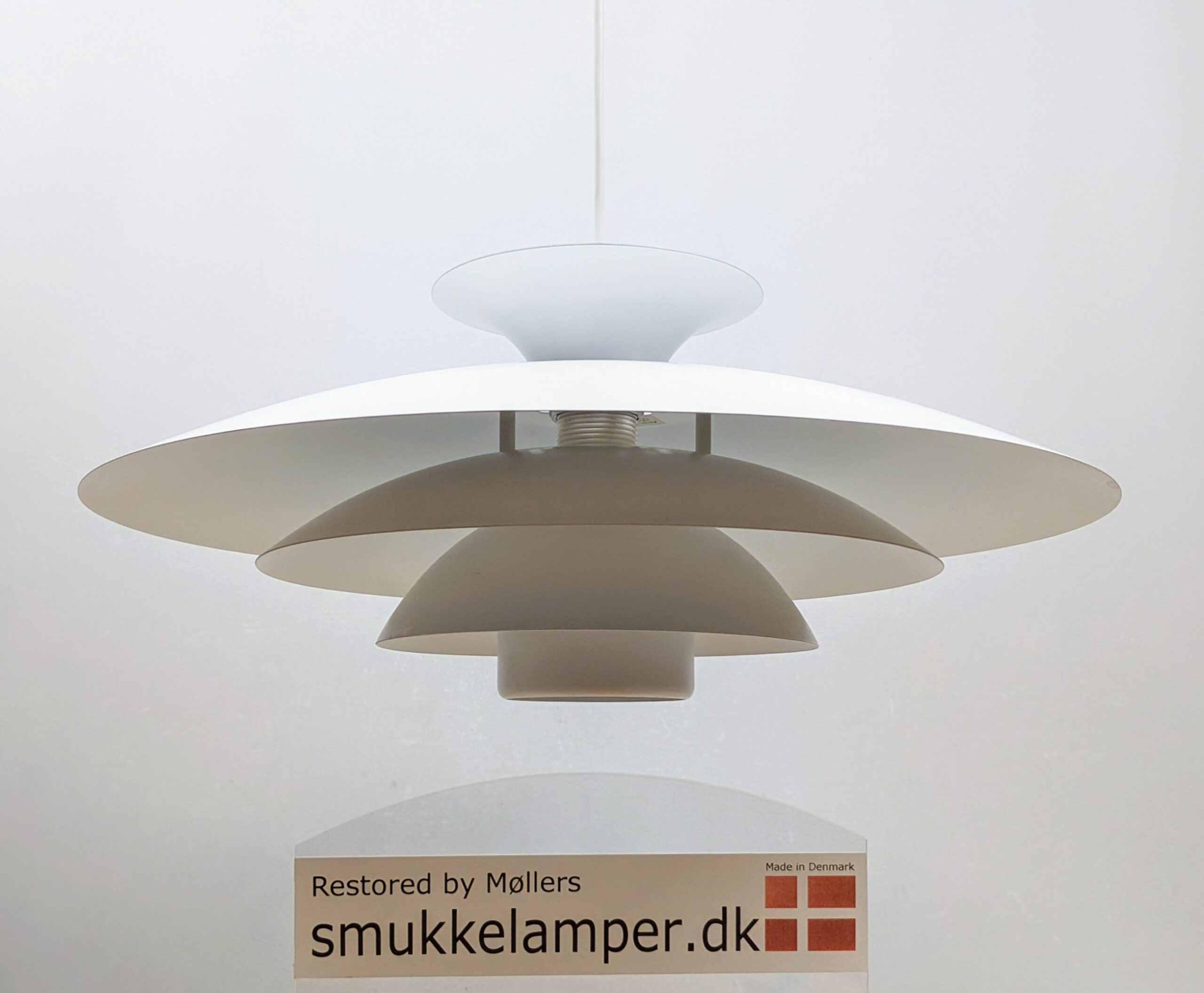 Danish design. Form Light 52511. Få brugsspor. Ø48. Nyt el.