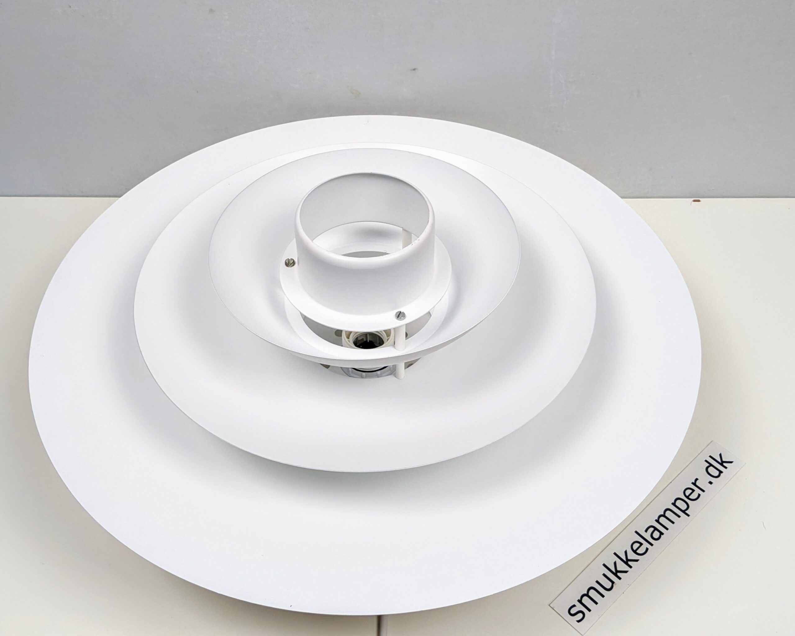 Danish design. Form Light 52511. Få brugsspor. Ø48. Nyt el.