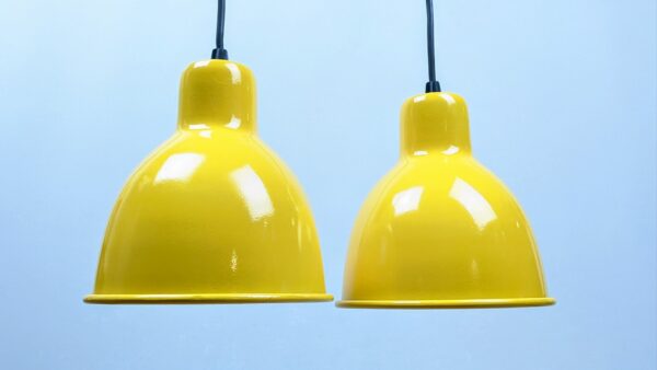 Sæt med 2 Luxo loftlamper. Fuld restaureret. Raw yellow i industri colour. Ø17. Nyt el.