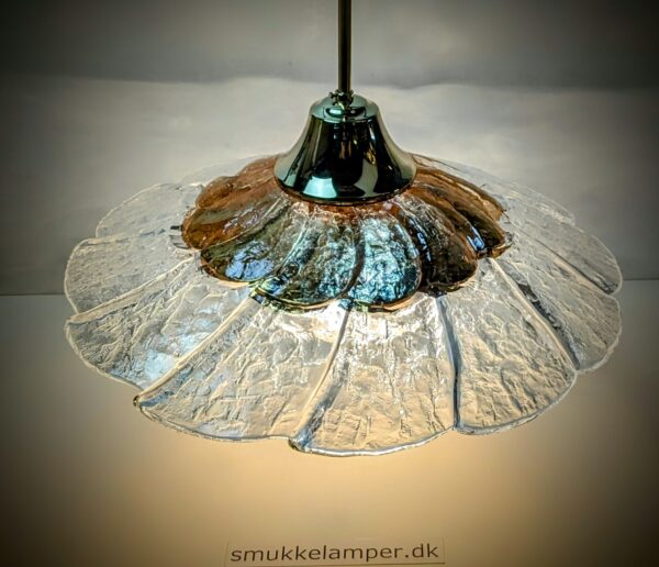 Storslået glas art loftlampe. 7 kilo glas. Lars Hellsten Orrefors Glasbruk 1970. Rare lamp. Ø45
Pickup only