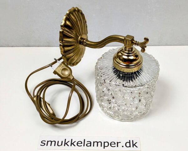 Smuk downlight Orrefors glas væglampe. Messing. Nyt el. 20 cm høj. 1960.