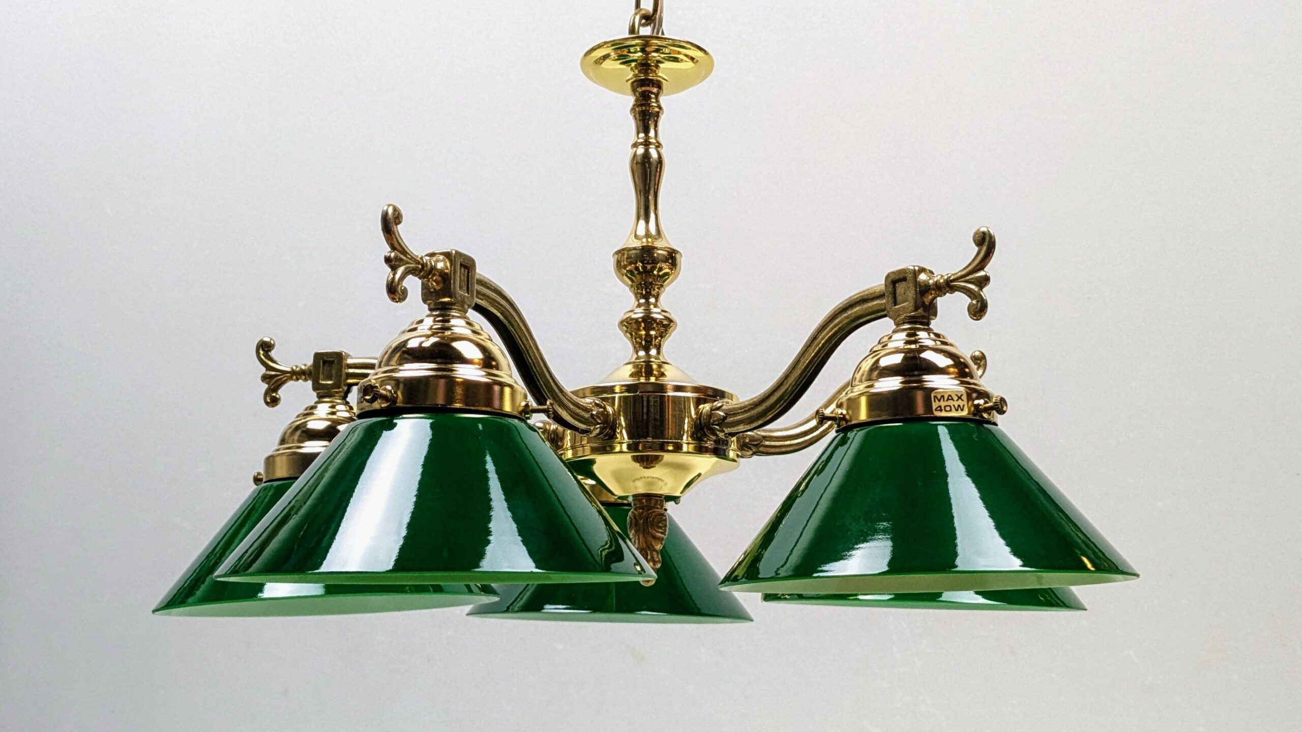 Ny eksklusiv 5 armet lysekrone i messing fra 1981. Ø42. Sjælden stand. Skovgrønne glas. - Billede 4