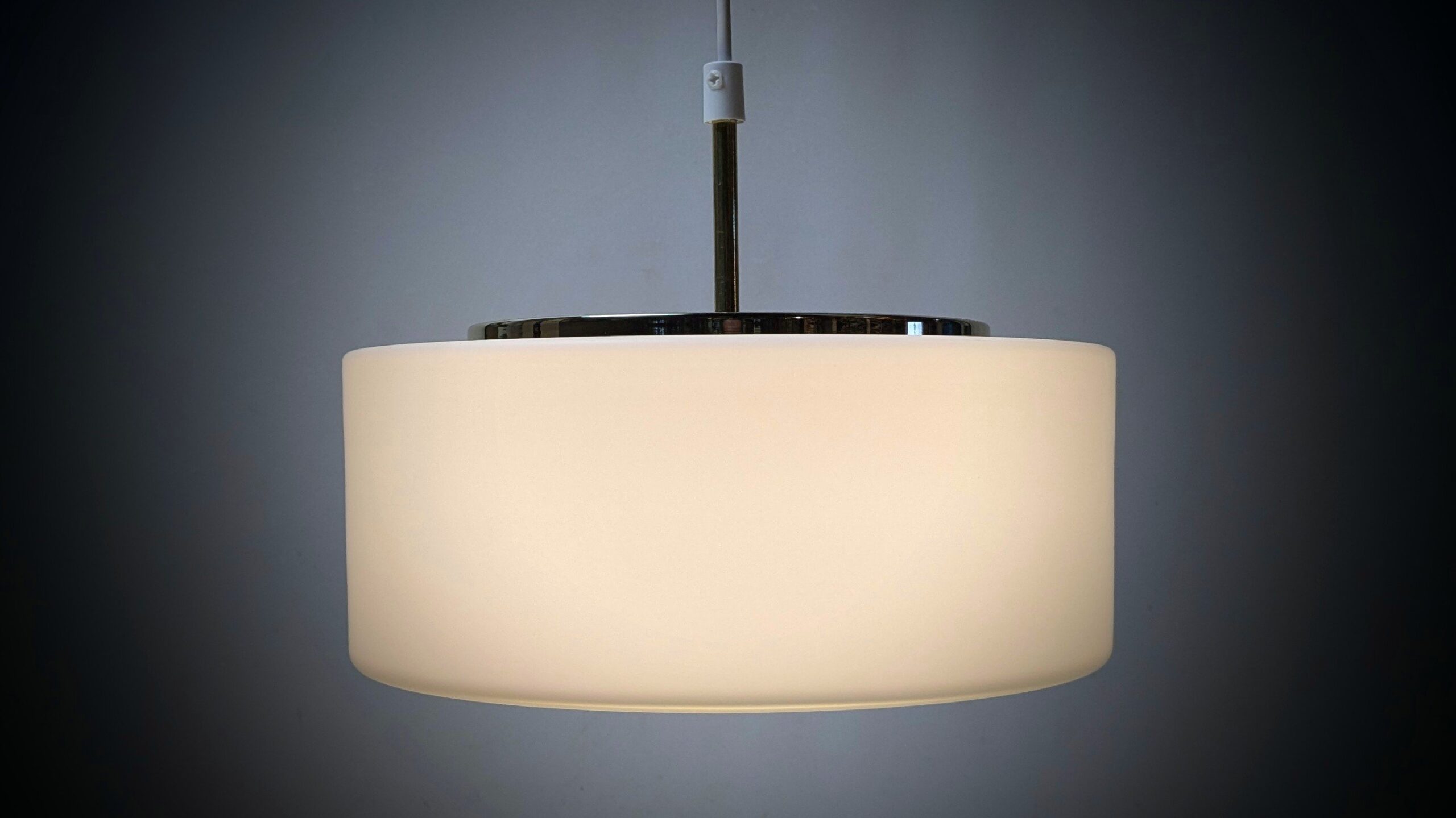 Stilren Custom made loftlampe. Opalglas. Ø29. Alt er nyt. - Billede 2