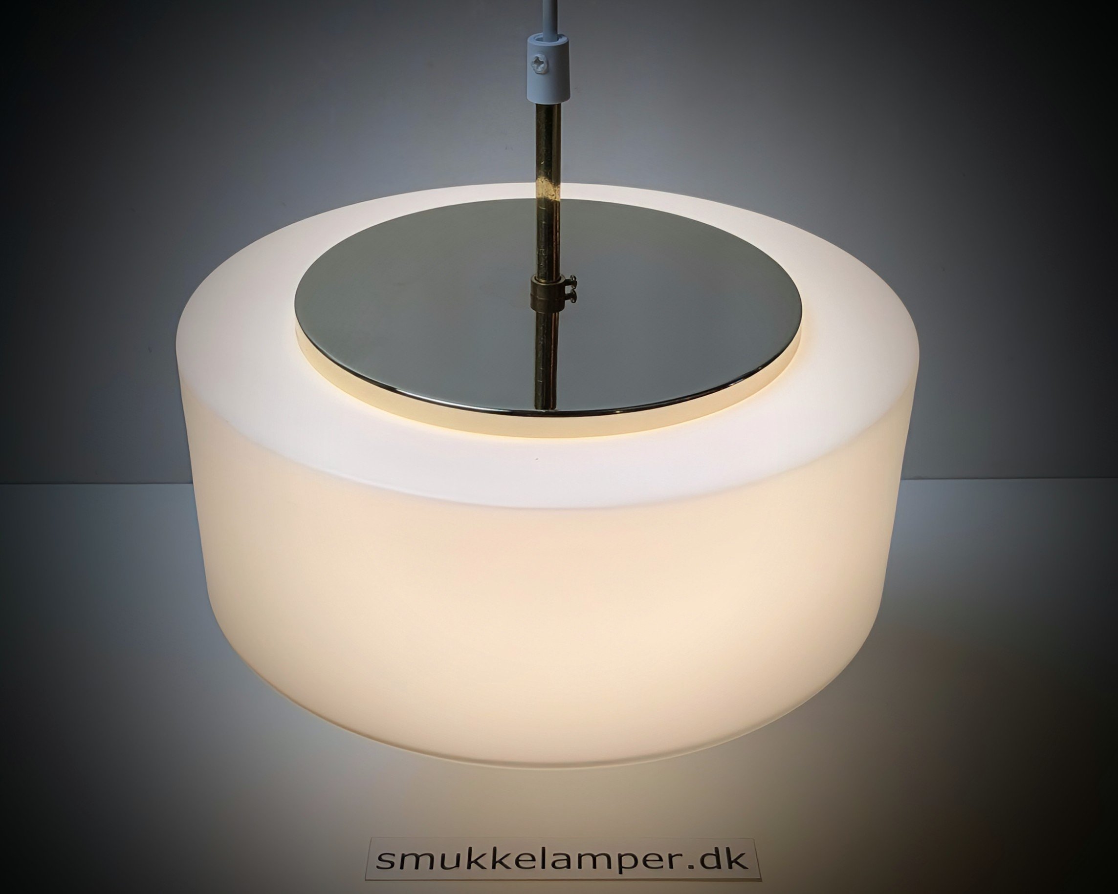 Stilren Custom made loftlampe. Opalglas. Ø29. Alt er nyt. - Billede 5
