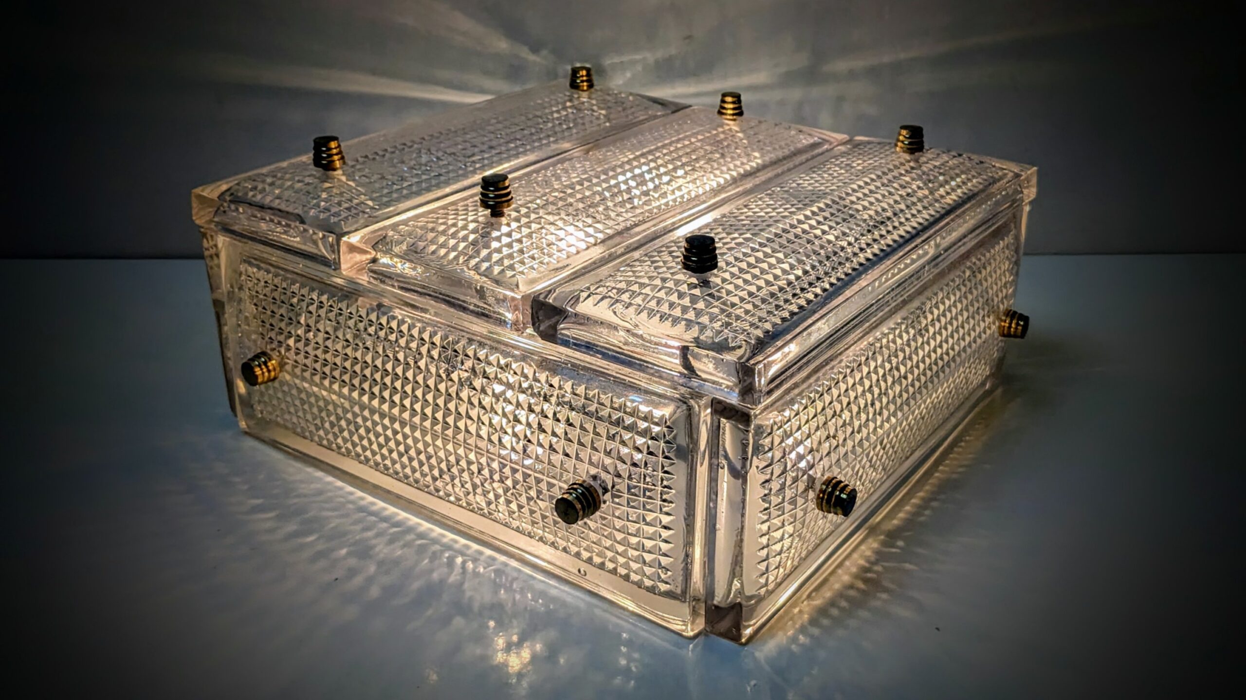 Eksklusiv stor svensk plafond med 5 kilo krystal glas. 33x33x14 cm. Nyt el. 1970.