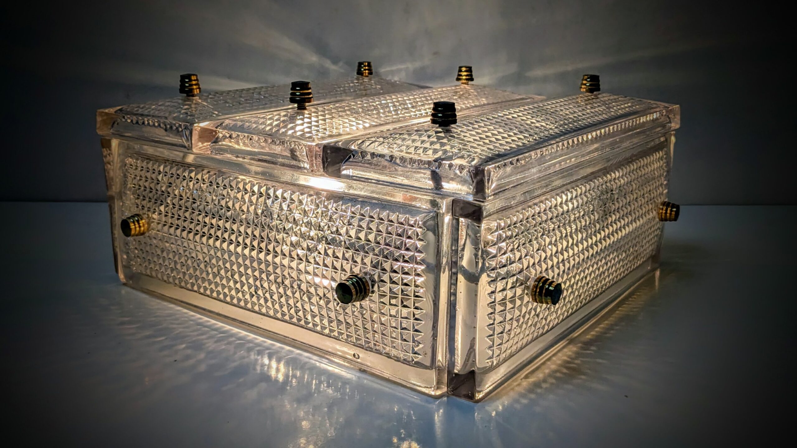 Eksklusiv stor svensk plafond med 5 kilo krystal glas. 33x33x14 cm. Nyt el. 1970.