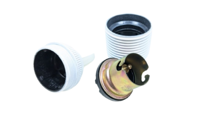 Bajonet special fatning B22. Fast aflastning 1/1 gevind. Hvid bakelit. (Ny – restparti 1970)