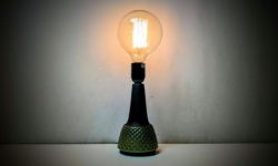 Ny dansk keramik lampe fra 1970. Opdateret nyt el. Ubrugt. Restparti. Grøn drage
