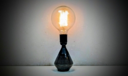 Ny dansk keramik lampe 1970. Opdateret el. Blå. Ubrugt. Søholm 994. Einar Johansen.