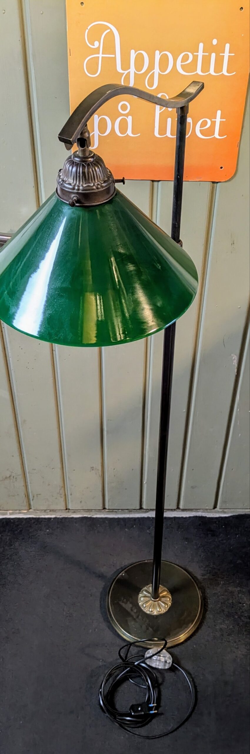 Elegant Antik herregård gulvlampe. Alt el er nyt. Grøn glas og Fodafbryder. Pickup only. - Billede 2