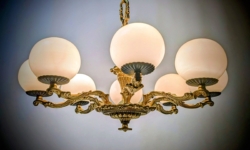 Overdådig lysekrone. Custom made. 4 kilo messing og glas. Ø60. Unika. Pickup only.