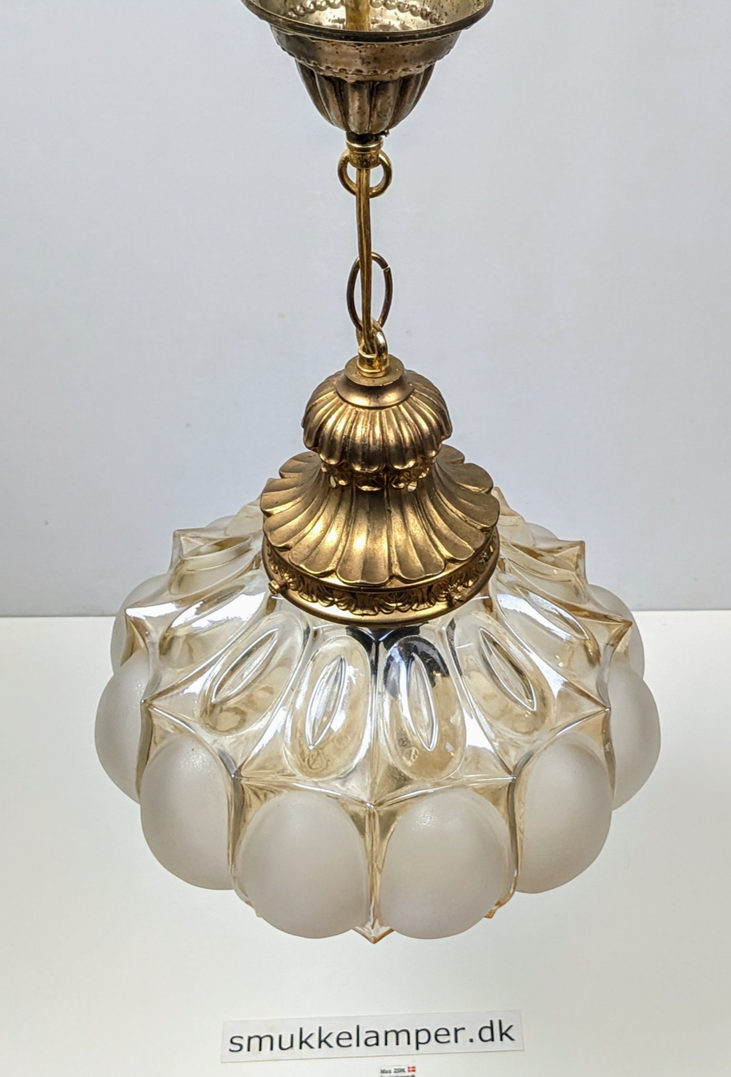 Måneskins lampe 1960. Excellent condition. 3 kilo glas. Ø29. 60 cm nedhæng. Pickup only.