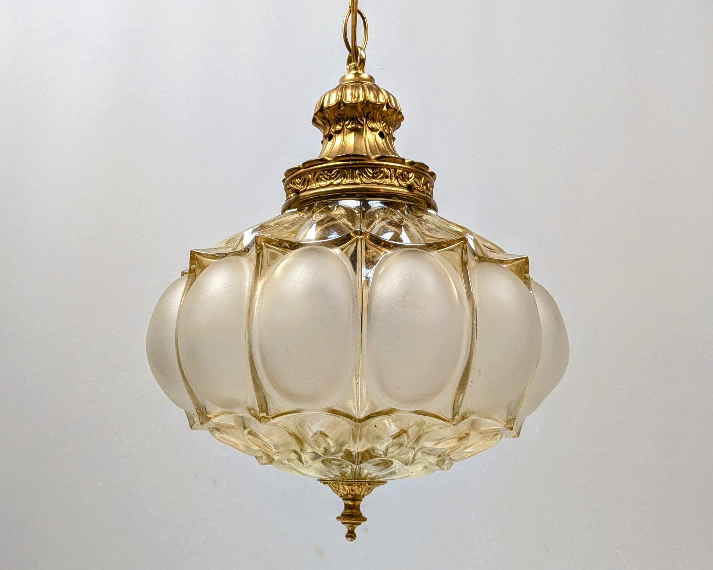 Måneskins lampe 1960. Excellent condition. 3 kilo glas. Ø29. 60 cm nedhæng. Pickup only.