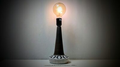 Ny dansk keramik lampe fra 1970. Opdateret nyt el. Ubrugt. 30cmH. Pocahontas.