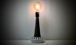 Ny dansk keramik lampe fra 1970. Opdateret nyt el. Ubrugt. 30cmH. Pocahontas.