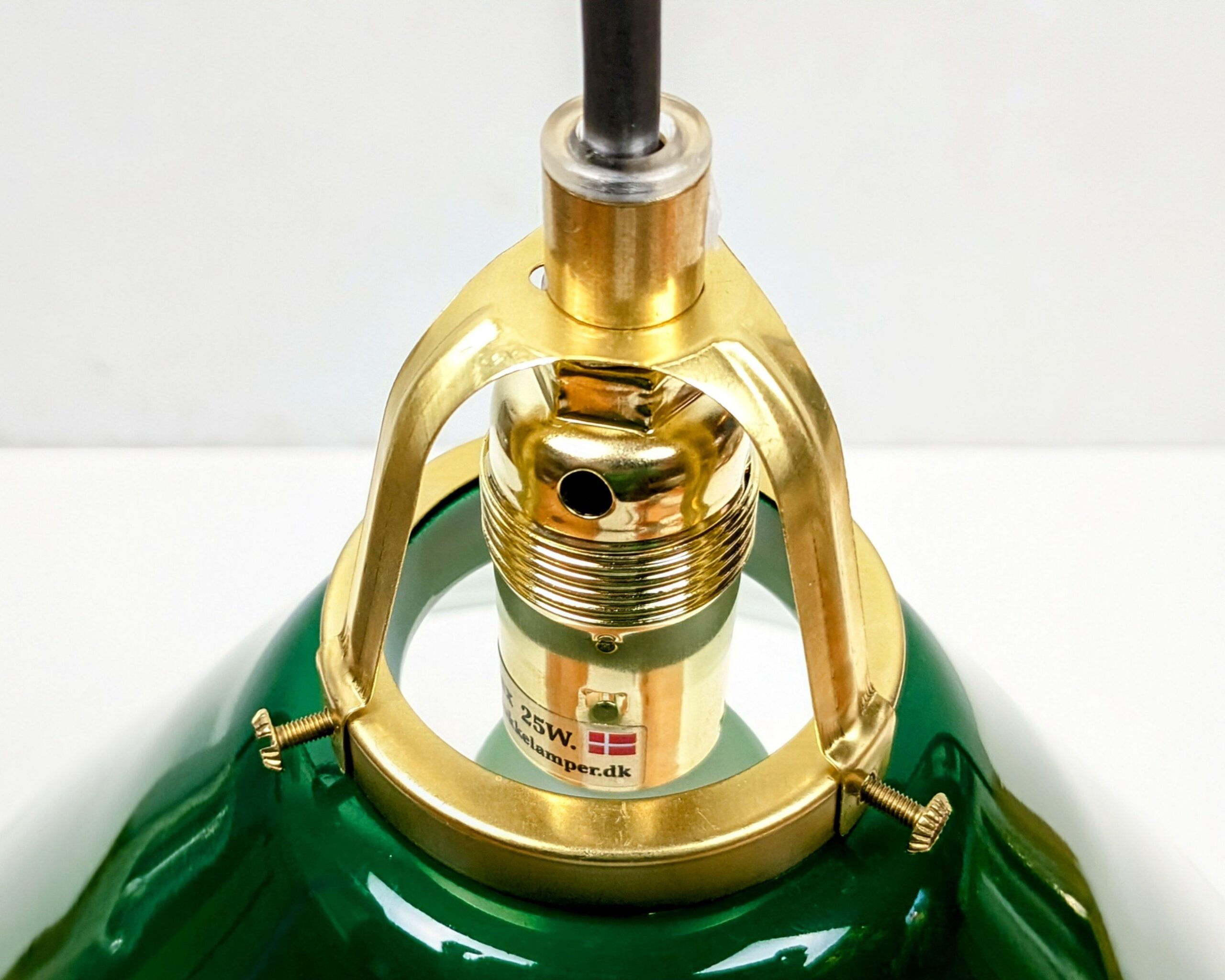 Stor Herregårds pendel. Ø29,5. Messing og mørk grøn glas. Ny. 16 cmH. Nyt el. Egen serie. Lagervare - Billede 2