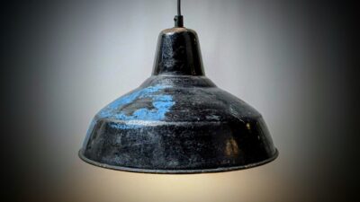 Ægte Bauhaus lampe fra 1950. Nyt el. Ø35. Performance street style patinering. Rå stil.