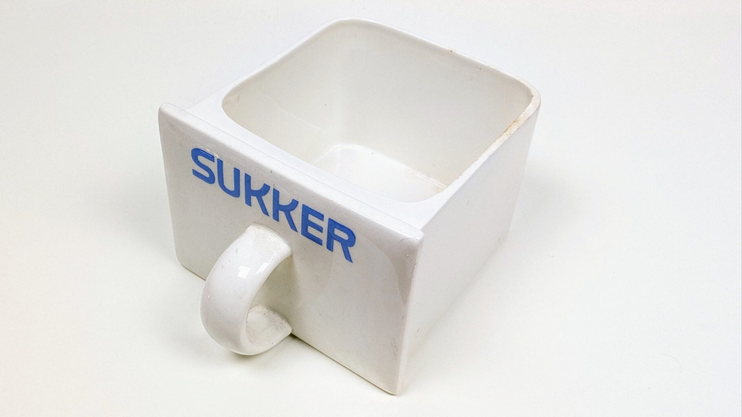 Porcelæn interiør køkken pynt fra 1950. Villeroy & Bloch. Blomster skuffe pynt. 14×14 cm. “Sukker”