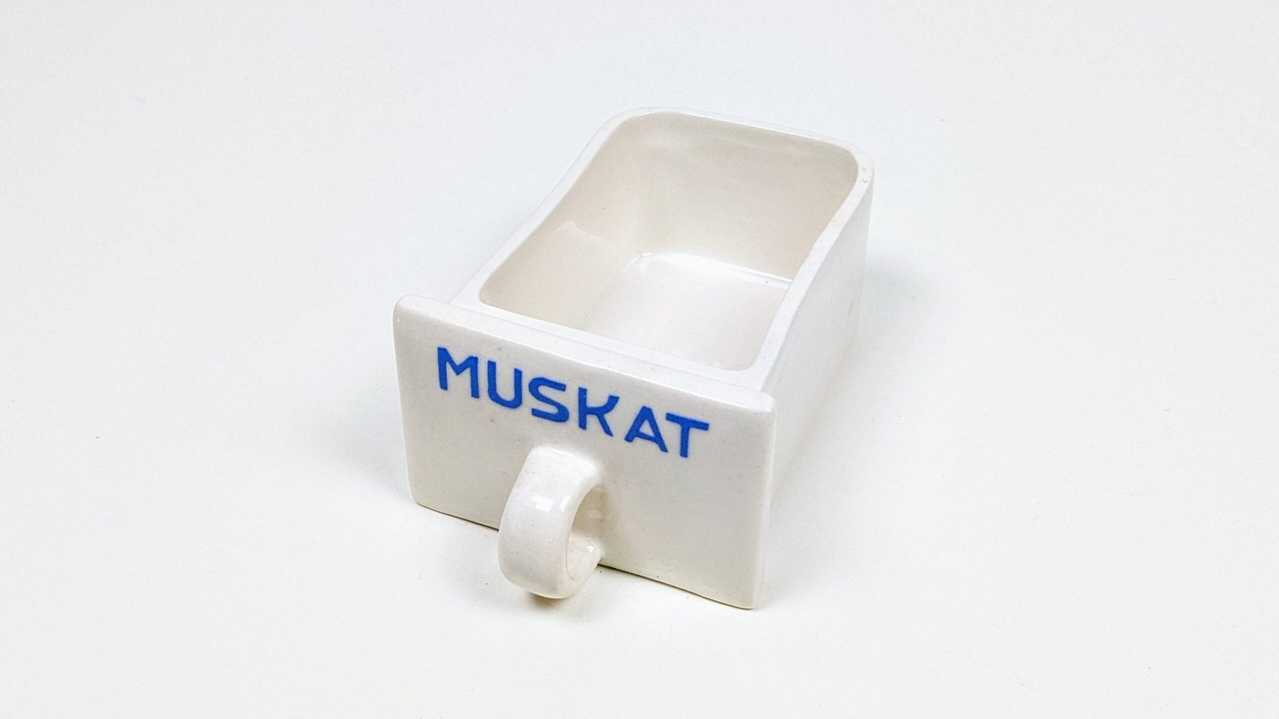 Porcelæn interiør pynt fra 1950. Villeroy & Bloch. Lille. Blomster skuffe pynt. 7×10 cm. “Muskat”