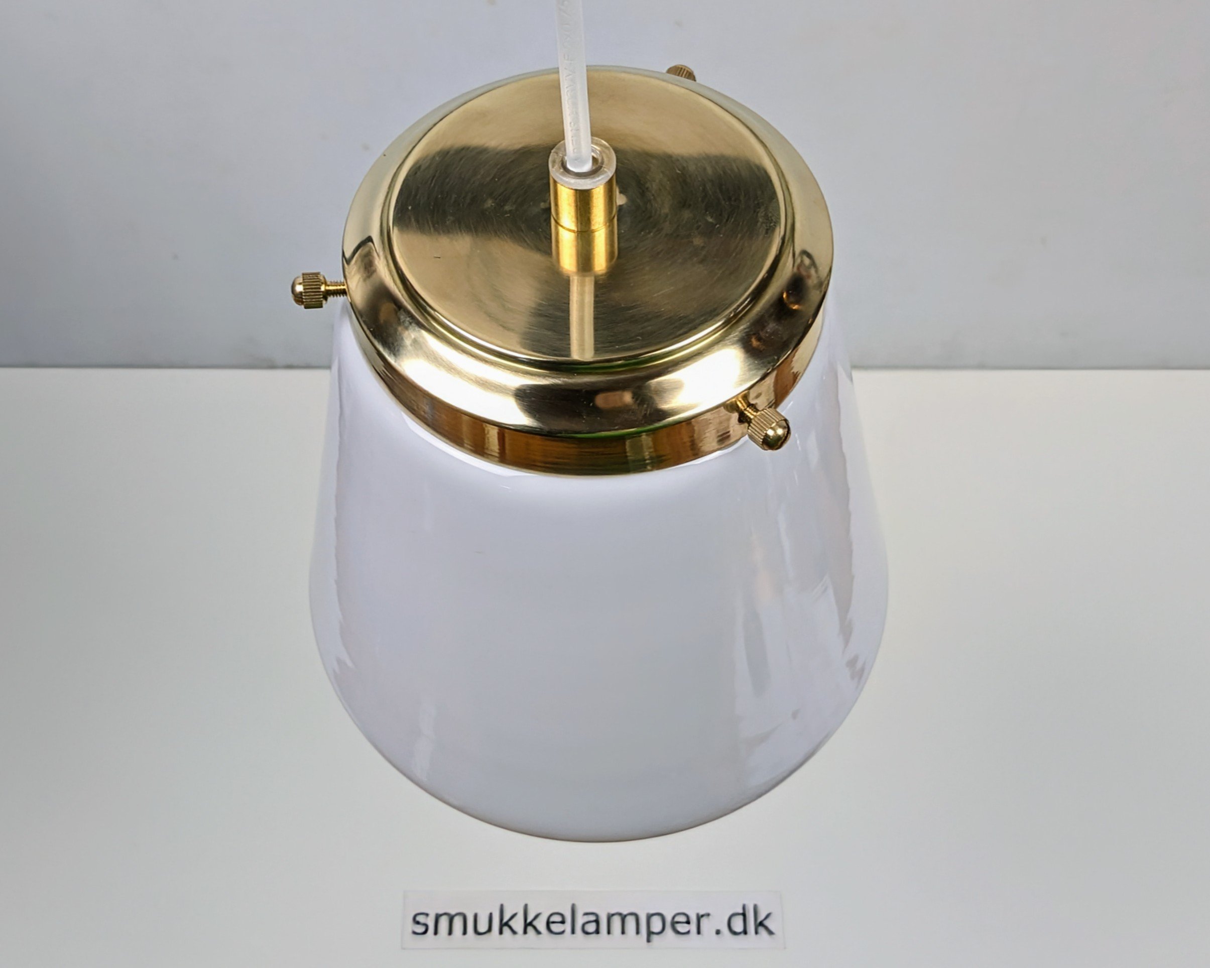 Vintage opalglas pendel 1960. Nyt el og messing ophæng. Ø18. 22cmH – produktbillede 1 – Kuglependler