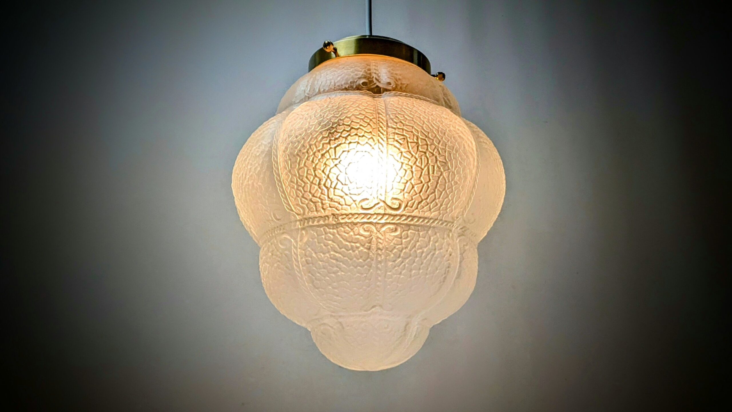 Romantisk vintage loftlampe. Ubrugt glas. Nyt el og ophæng. Ø24. 30H