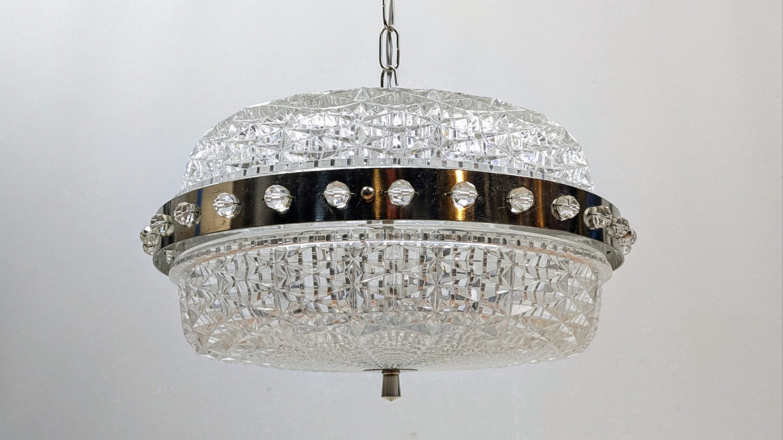 Imponerende Orrefors krone i 8 kilo krystal glas. 1960. Ø3682 cm nedhæng. Til Hall m.m. Pickup only.