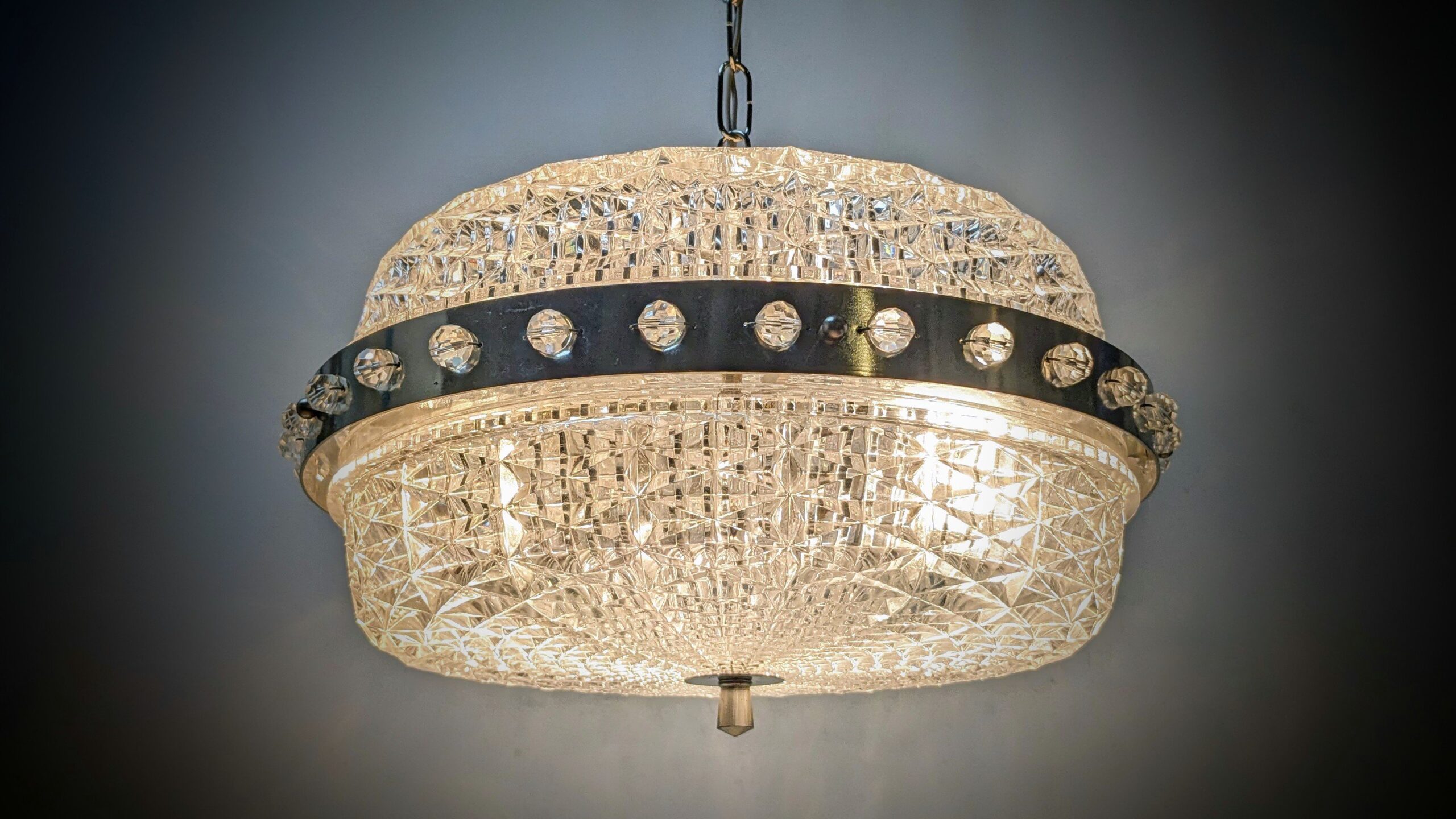 Imponerende Orrefors krone i 8 kilo krystal glas. 1960. Ø3682 cm nedhæng. Til Hall m.m. Pickup only.