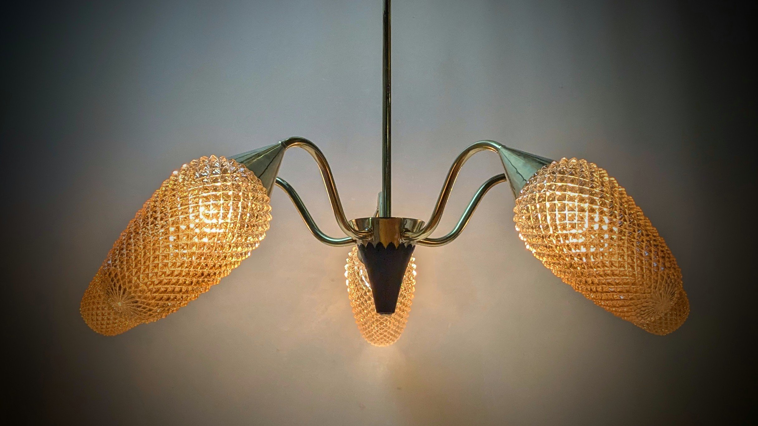 Dansk Voss lysekrone. Fuld restaureret. Ø65. 1960. Unika. Excellent condition.
