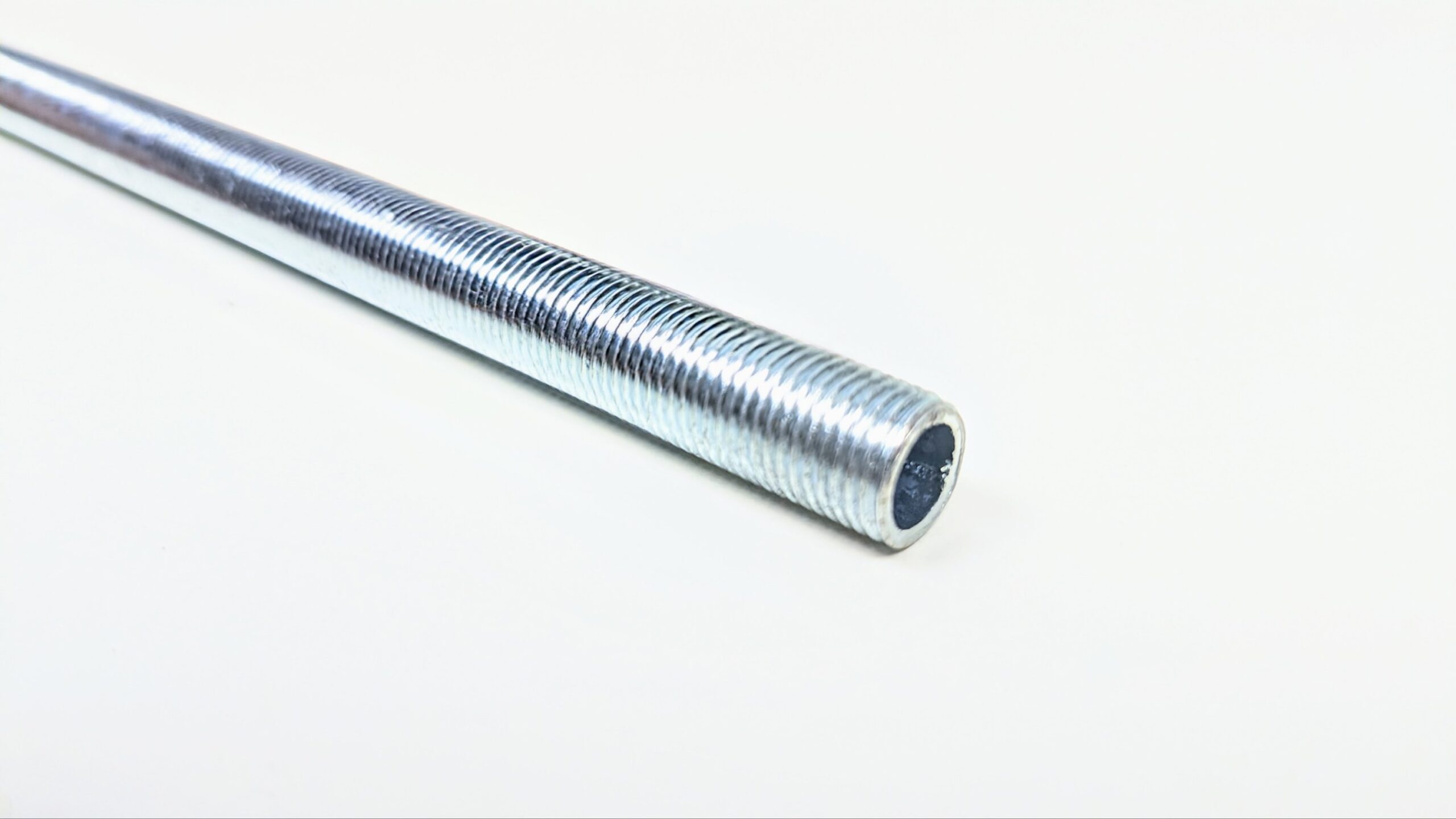 1 meter Nippelrør til lampe fatning M10 gevind. 1000mm El forzinket. Only DK shipping