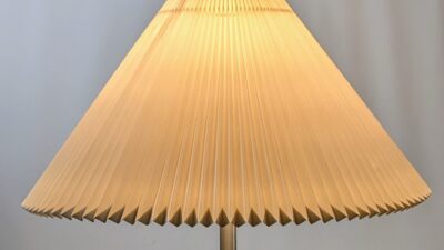 Le Klint gulvlampe 1970. Ø56. Teak og aluminium. 160 cm høj. Restaureret. Pickup only.