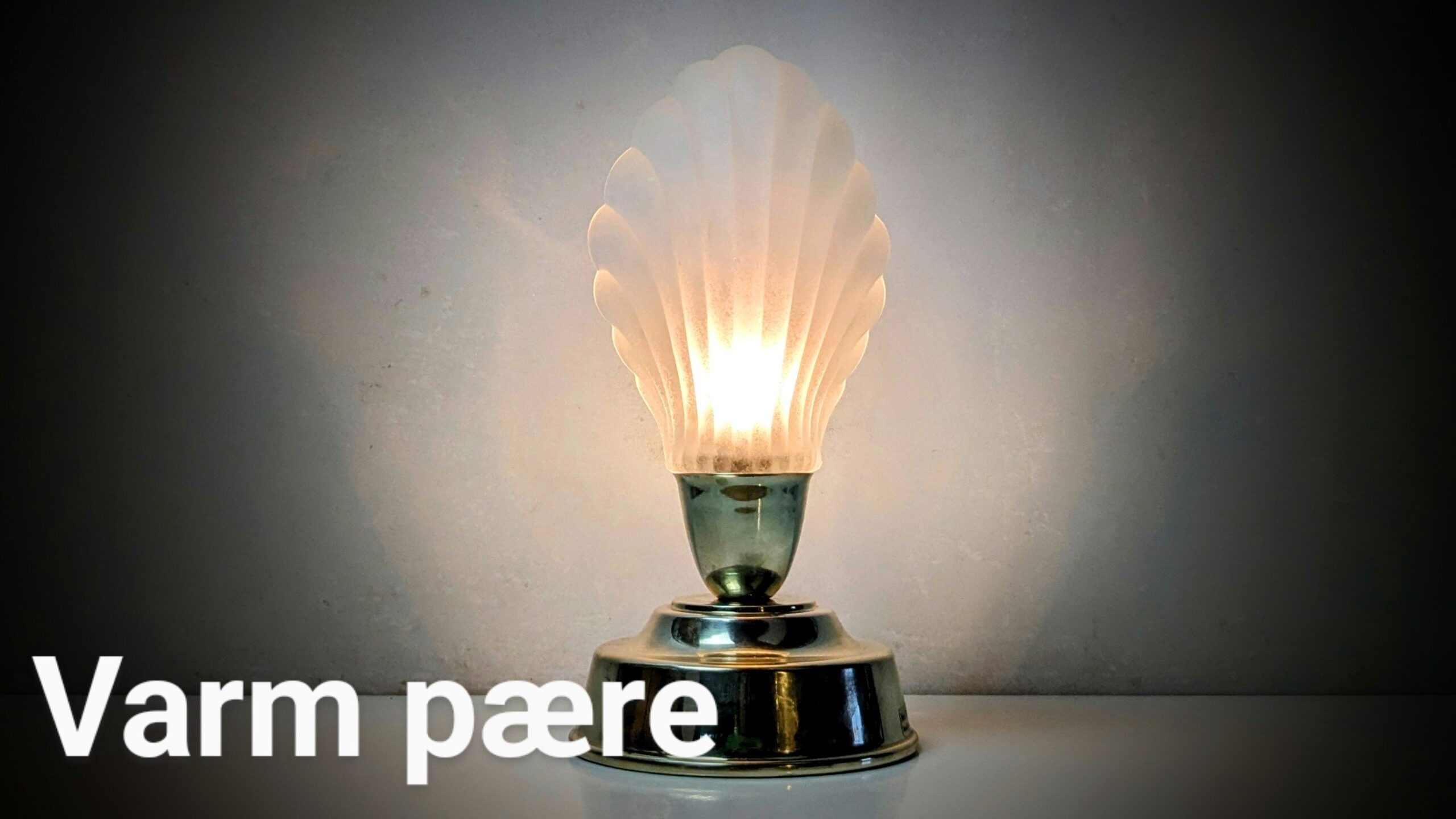 Håndsamlet dansk unika bordlampe. Model Olympia. Alt er nyt. 30 cm høj.