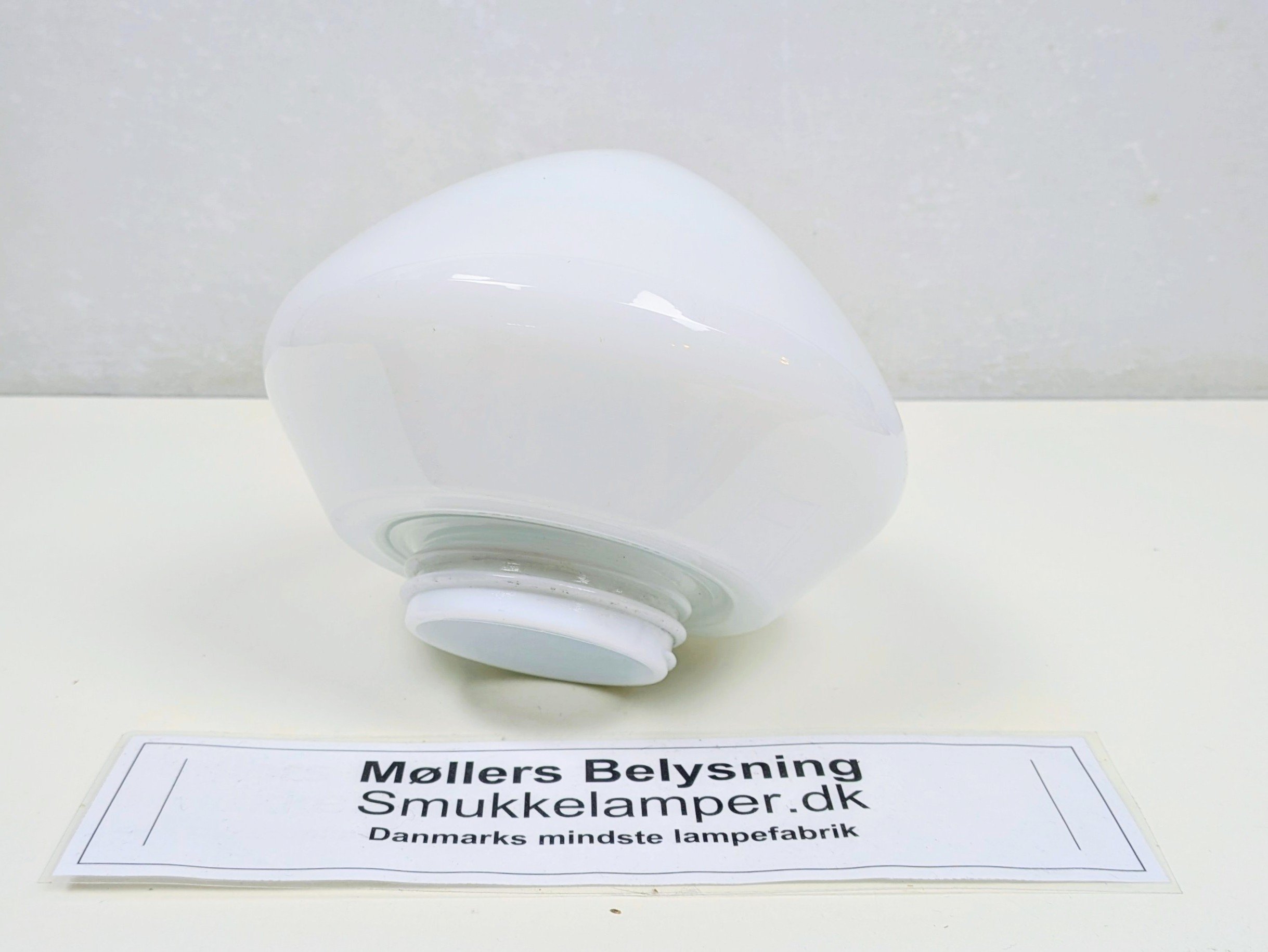 Original Sigvard Bernadotte IFØ6030 opal lampeglas. M85 gevind IFØ. Reservedel – produktbillede 1 – Lampeglas med skruegevind – badeværelse, opgange m.m.