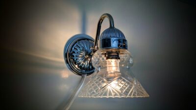 Ny væglampe med glas fra 1940. Glas Ø16. Base forkromet. Udhæng 20 cm