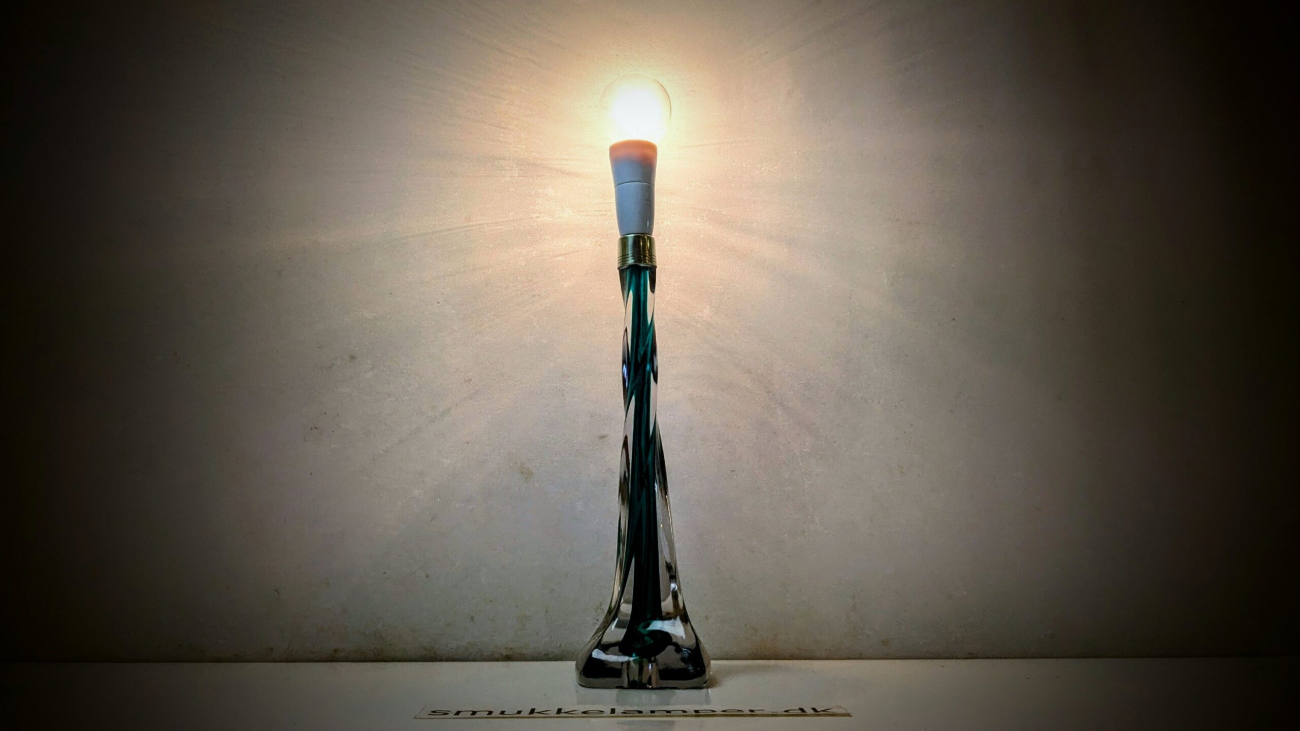 Fuld restaureret Flygfors grøn snoet bordlampe 1960. Nyt el m.m 34 cm høj. Paul Kedelv