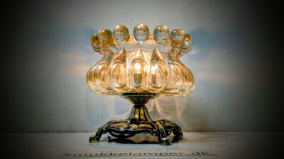 Skøn art deco bordlampe i messing med 2 kg Helena Tynell glas. 22. 20cmH. Custom dansk redesign.