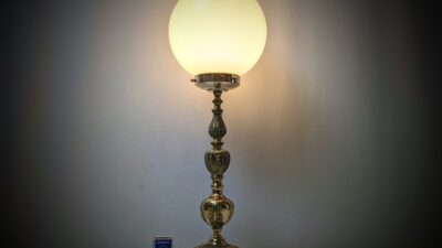 Storslået messing bordlampe. 58cmH unika. Ø19. Nyt el m.m