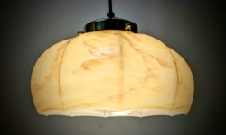 Skøn Antik marmoreret sandfarvet paraply lampe. Ø27. Nyt el og nyt messing ophæng.
