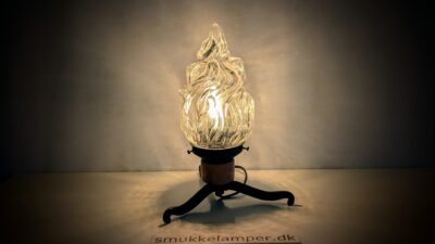 Eksklusiv dansk håndsamlet unika bordlampe. Fakkel glas. 29cmH. 22 cm i diameter.